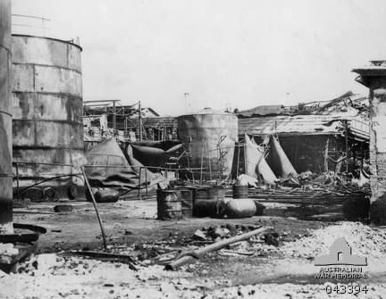 Kilang minyak setelah dibom tahun 1945