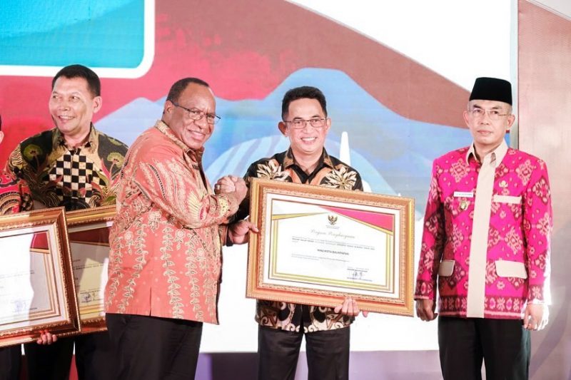 Juara 1 Lomba Desa dan Kelurahan Tingkat Regional III (Wilayah Kalimantan Sulawesi) tahun 2022 yang diwakili oleh Kelurahan Sumber Rejo, Kota Balikpapan.